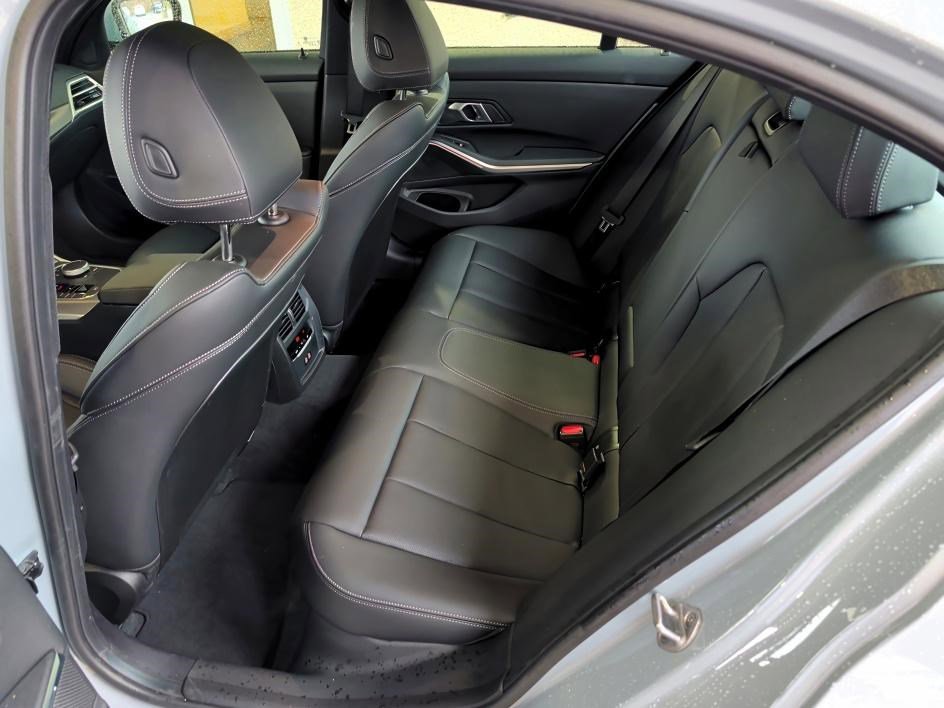 Used 2026 BMW 330i xDrive Sedan image 9