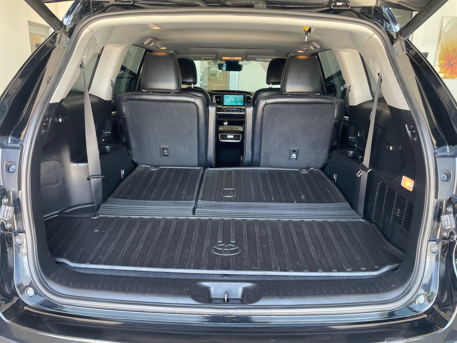 Used 2019 Toyota Highlander XLE FWD image 33