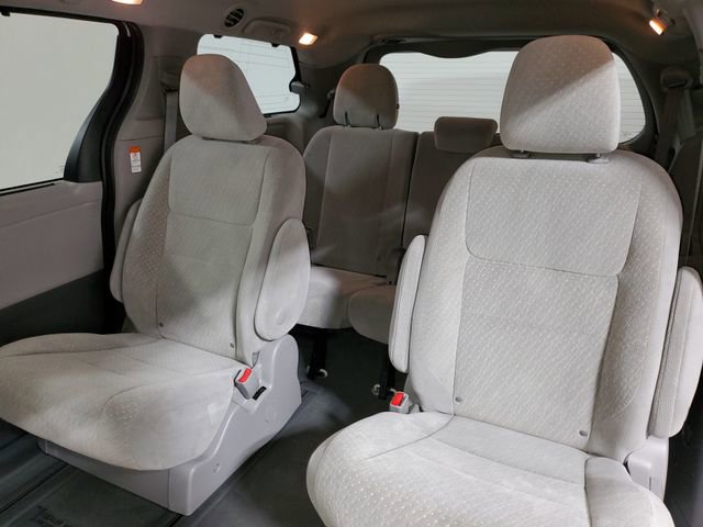 Used 2020 Toyota Sienna LE image 10