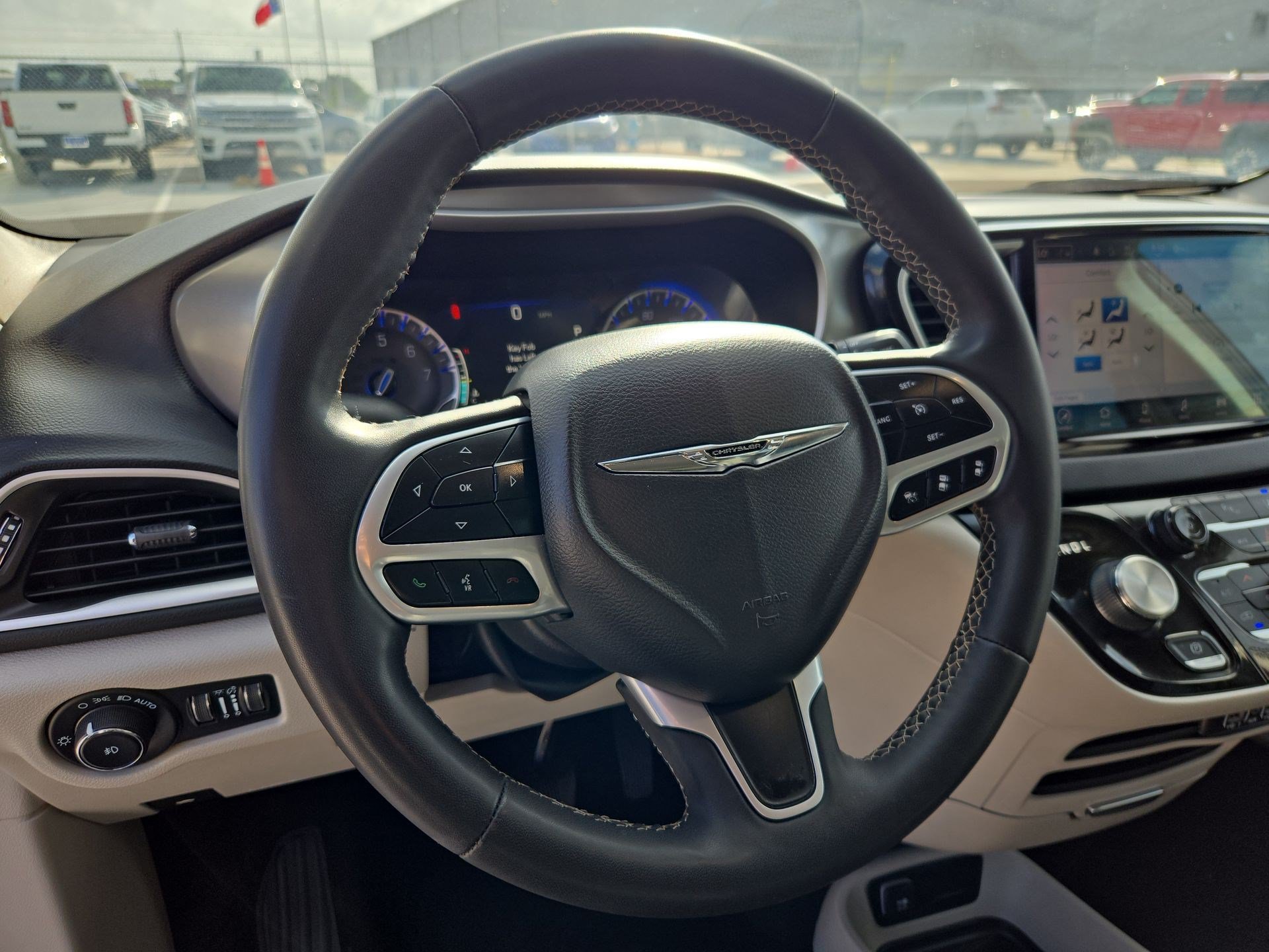 Used 2023 Chrysler Pacifica Touring-L FWD image 17