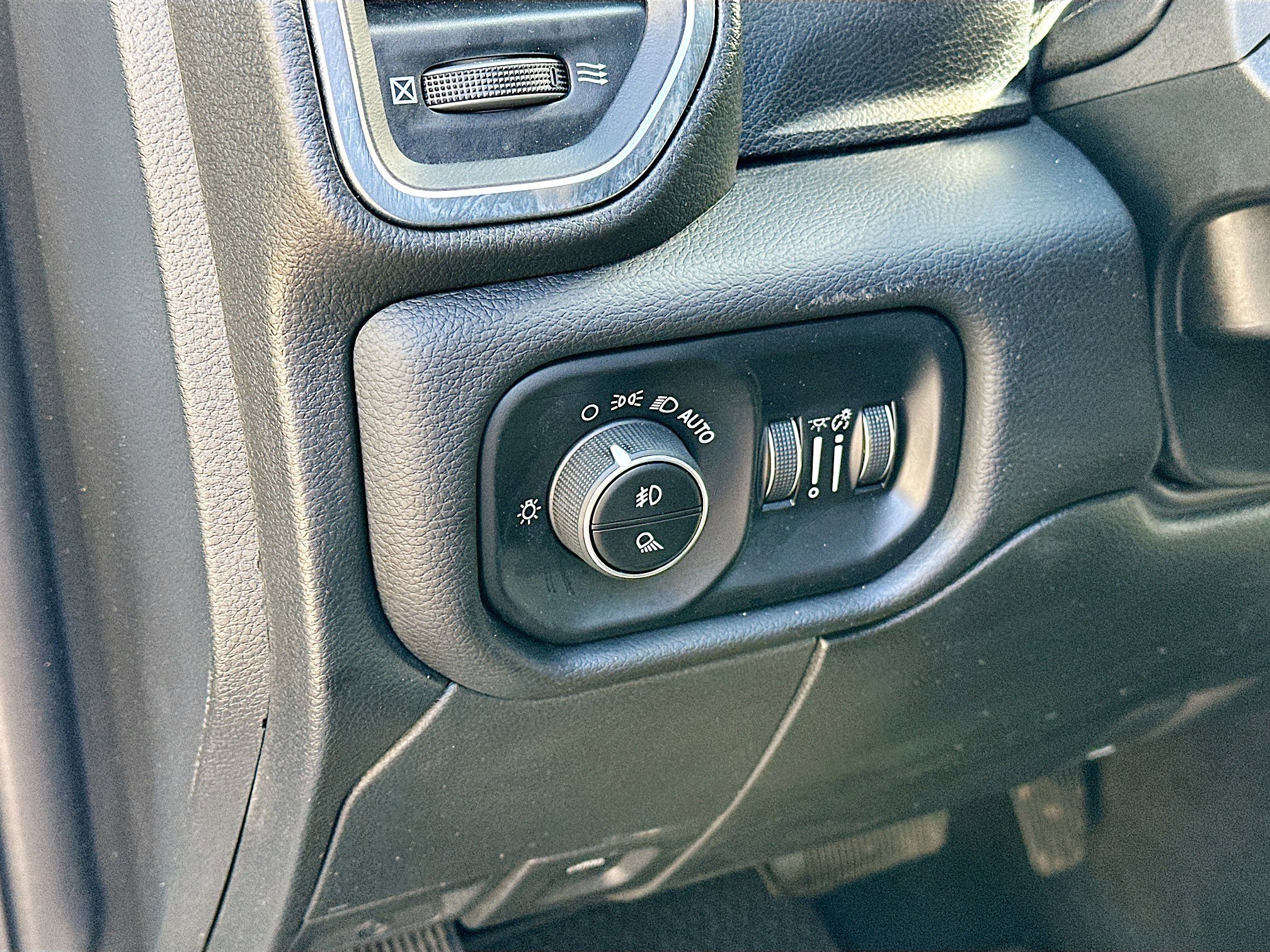 Used 2024 RAM 2500 Laramie image 17