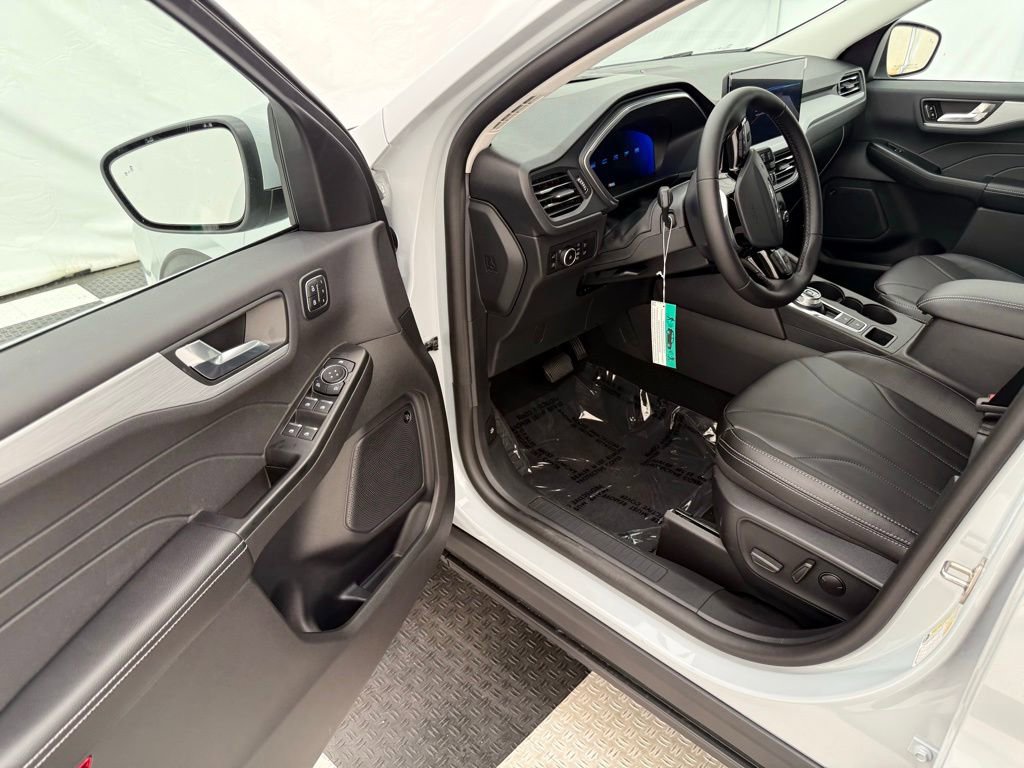 New 2025 Ford Escape SE w/ PHEV Premium Package image 29