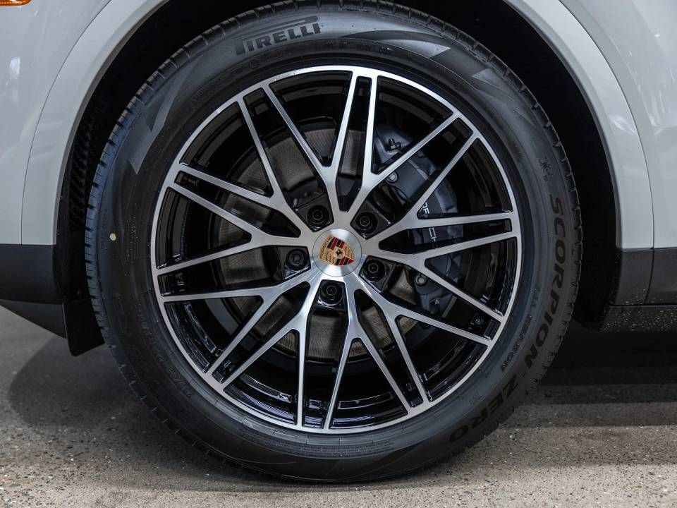 Certified 2026 Porsche Cayenne AWD/4WD image 14
