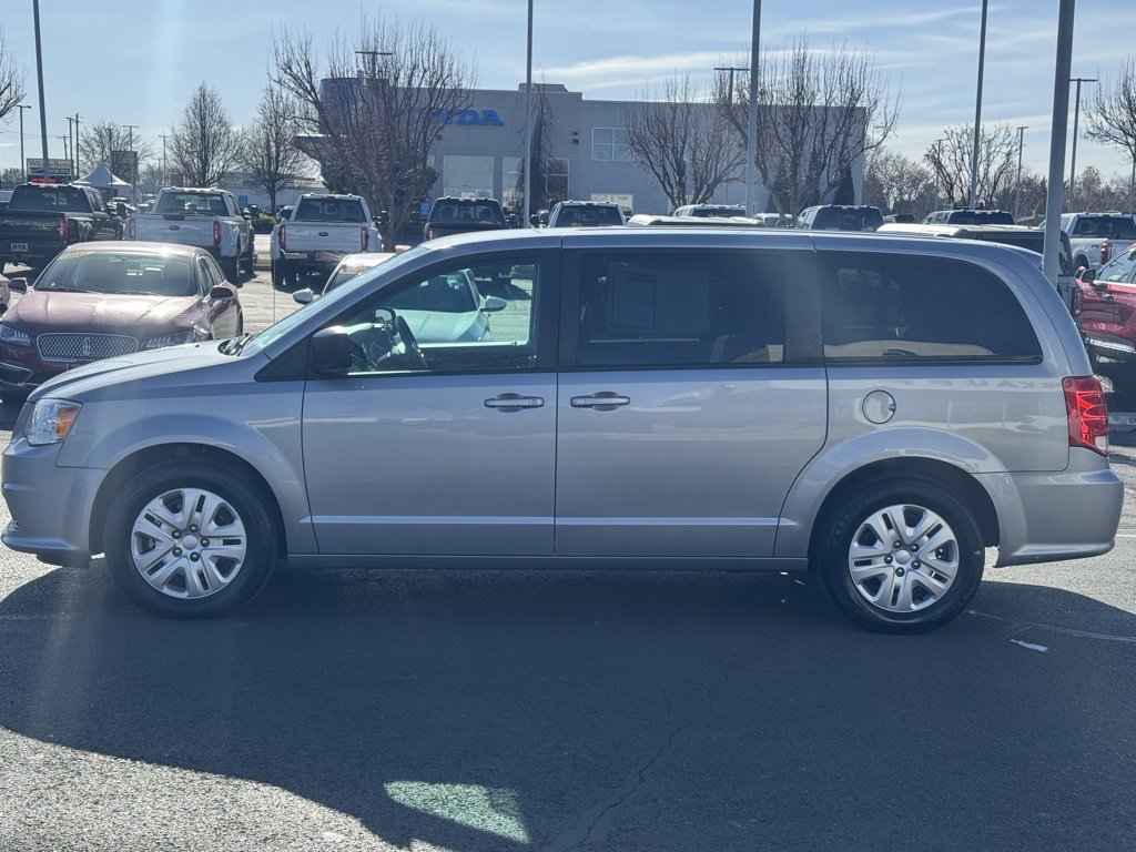 Used 2018 Dodge Grand Caravan SE w/ UConnect Hands-Free Group image 6