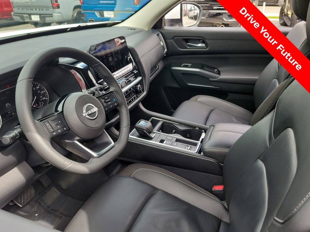 Certified 2025 Nissan Pathfinder SL FWD image 3