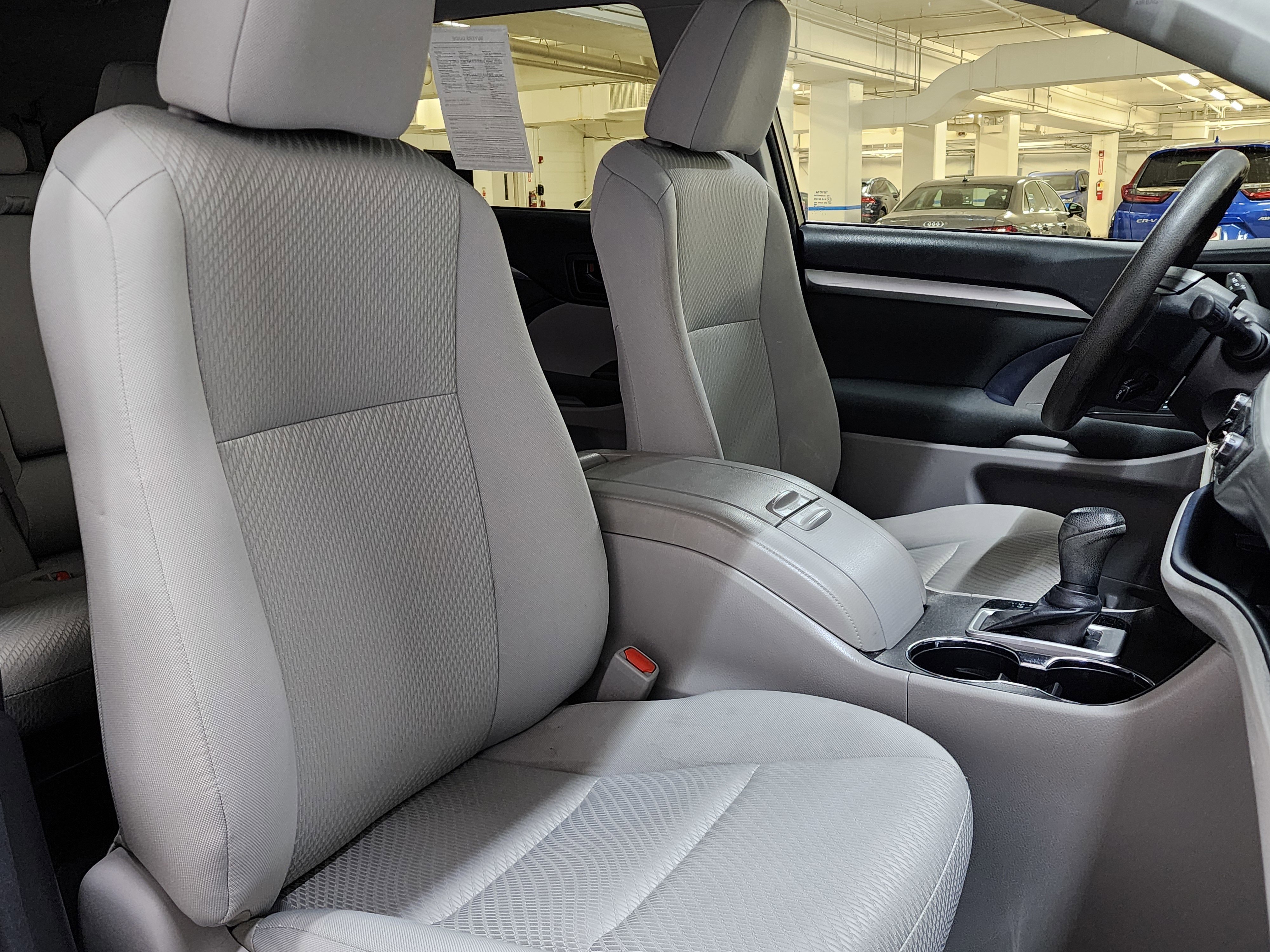 Used 2017 Toyota Highlander LE image 25