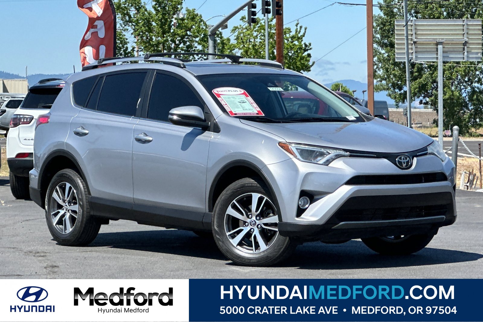 Used 2018 Toyota RAV4 XLE AWD/4WD image 1