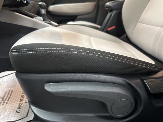 Used 2024 Hyundai Venue SEL FWD image 11