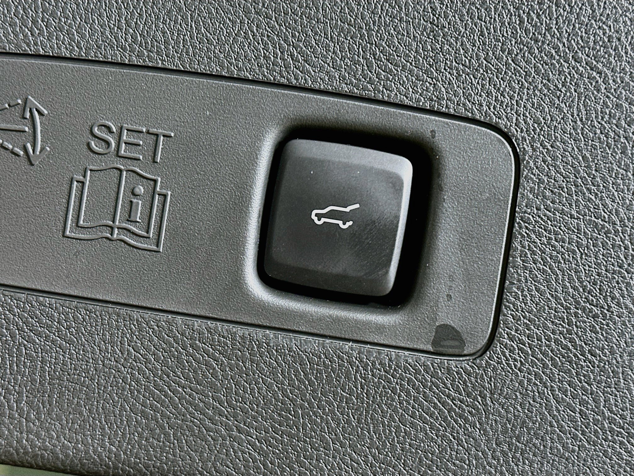 Used 2025 Lincoln Corsair Grand Touring w/ Equipment Group 302A AWD/4WD image 32