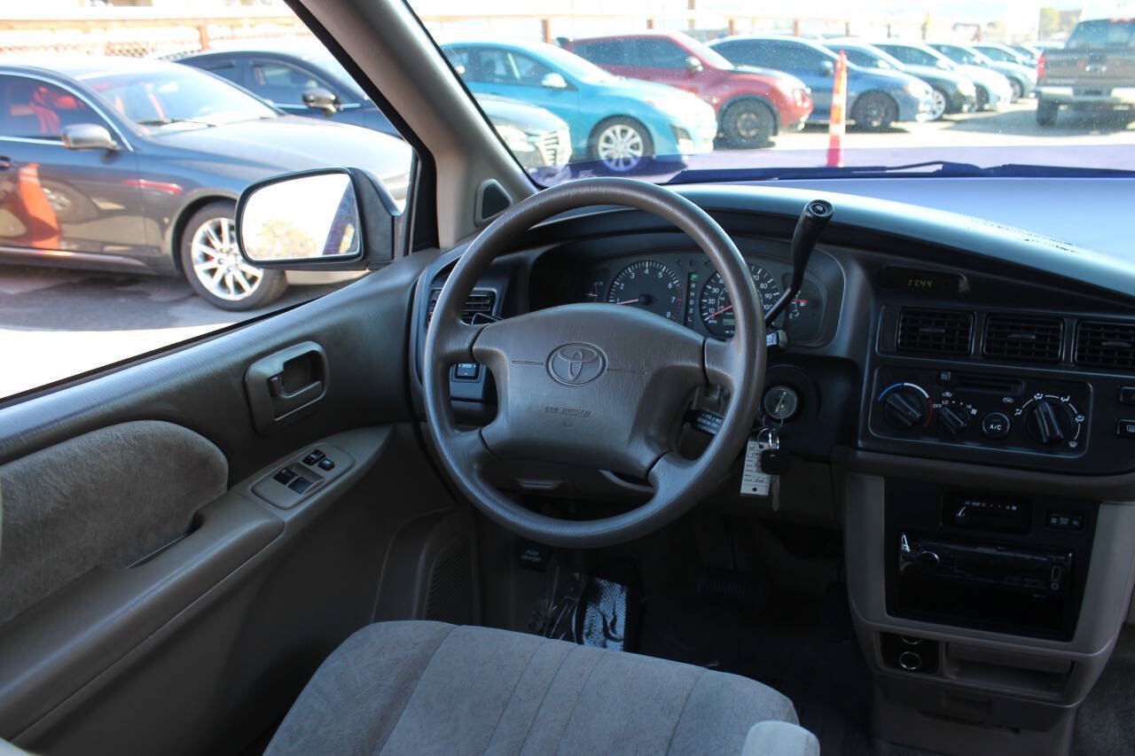 Used 1998 Toyota Sienna LE FWD image 34