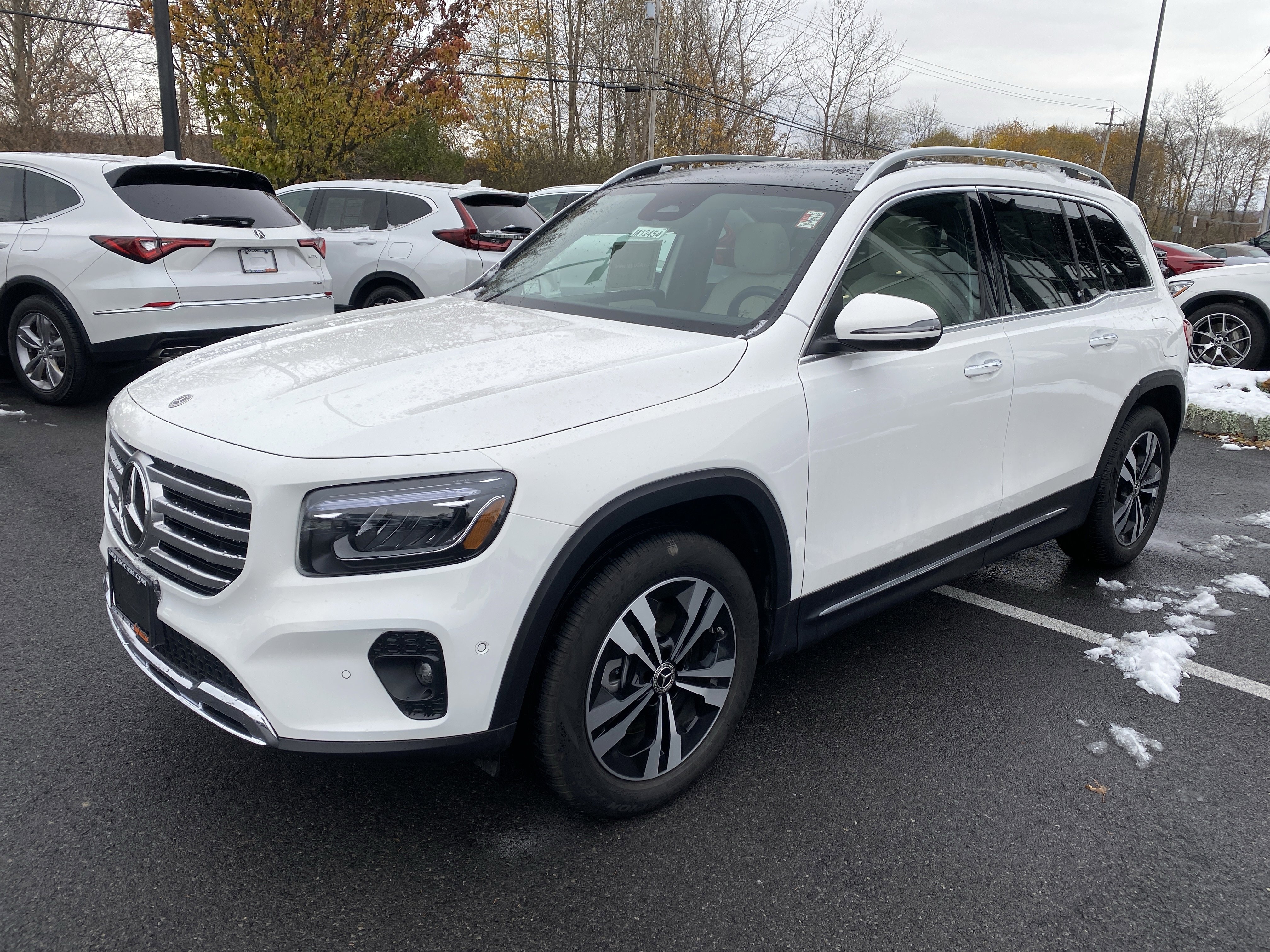 Used 2025 Mercedes-Benz GLB 250 4MATIC image 4