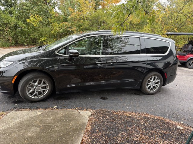 Used 2021 Chrysler Pacifica Touring w/ Cold Weather Group FWD image 4