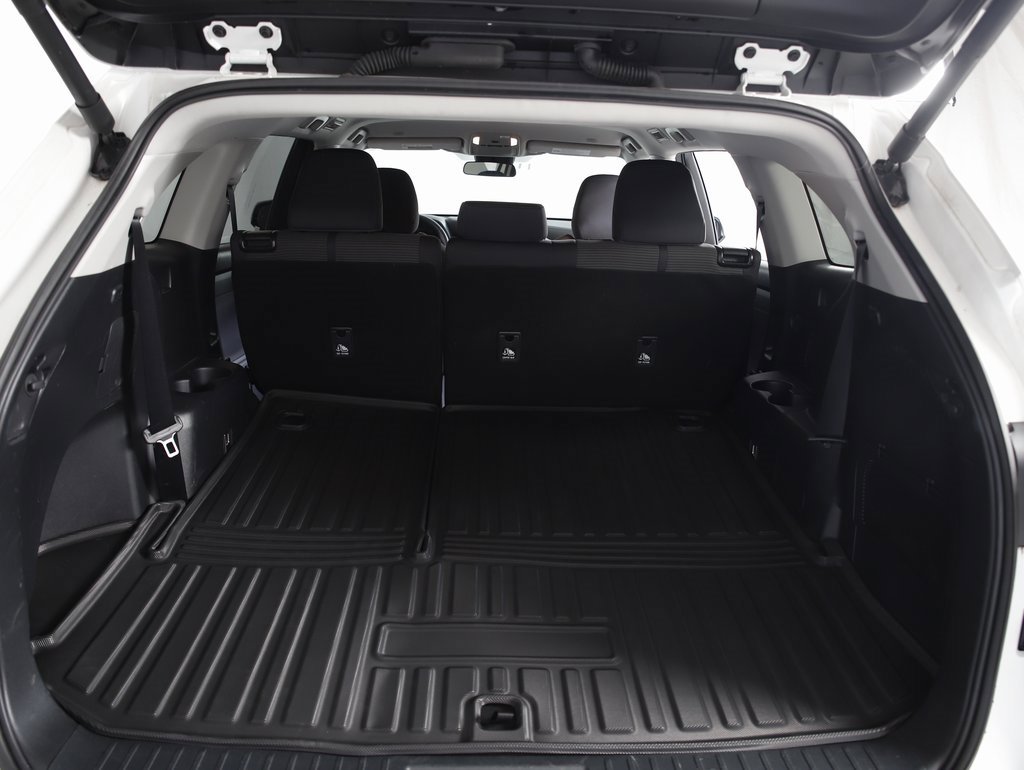 Used 2024 Toyota Highlander LE image 10