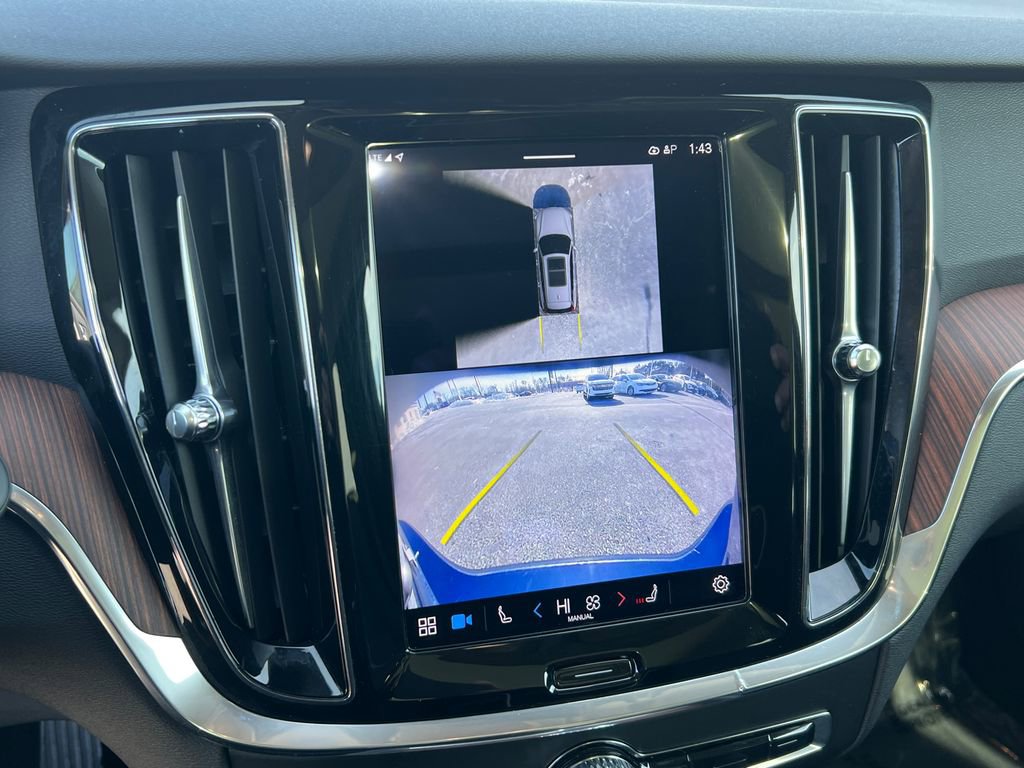 Used 2024 Volvo V60 B5 Cross Country Plus image 25