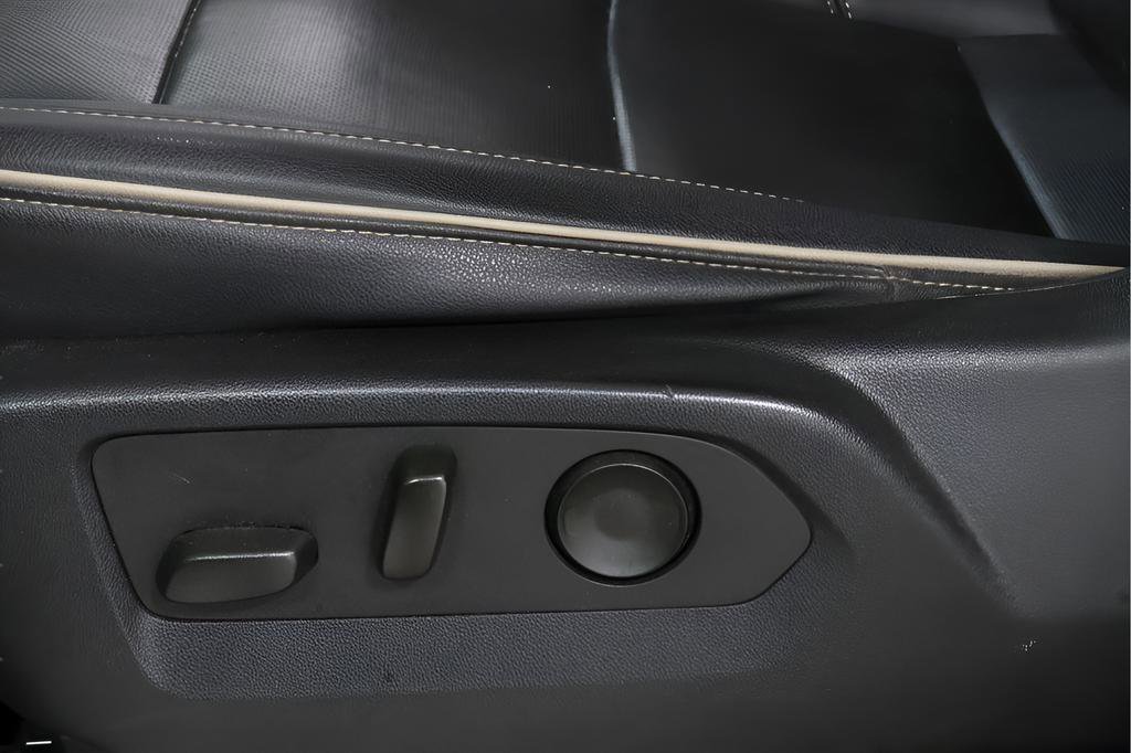 Used 2023 Chevrolet Suburban Premier AWD/4WD image 19