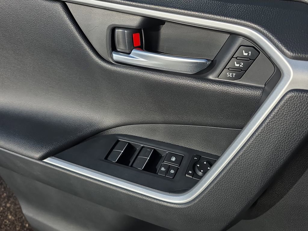 Used 2019 Toyota RAV4 Limited w/ Carpet Mat Package image 29