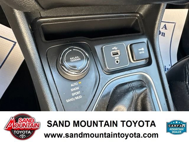 Used 2019 Jeep Cherokee Limited AWD/4WD image 22
