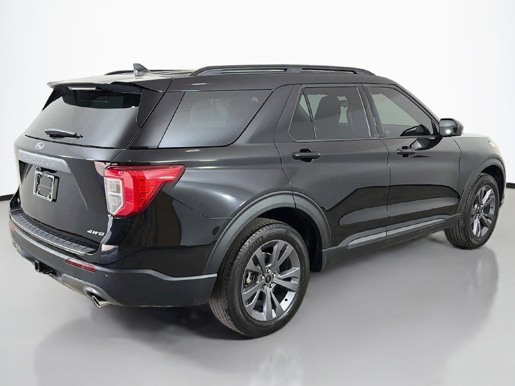 Used 2023 Ford Explorer XLT w/ Equipment Group 202A AWD/4WD image 11