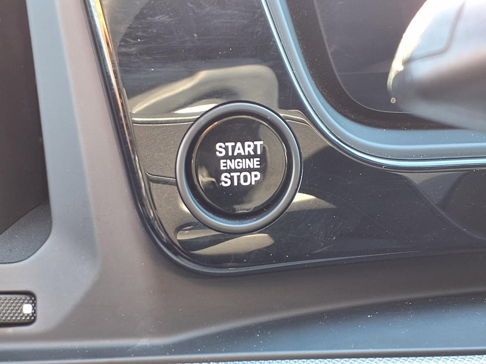 Used 2025 Porsche Cayenne image 23