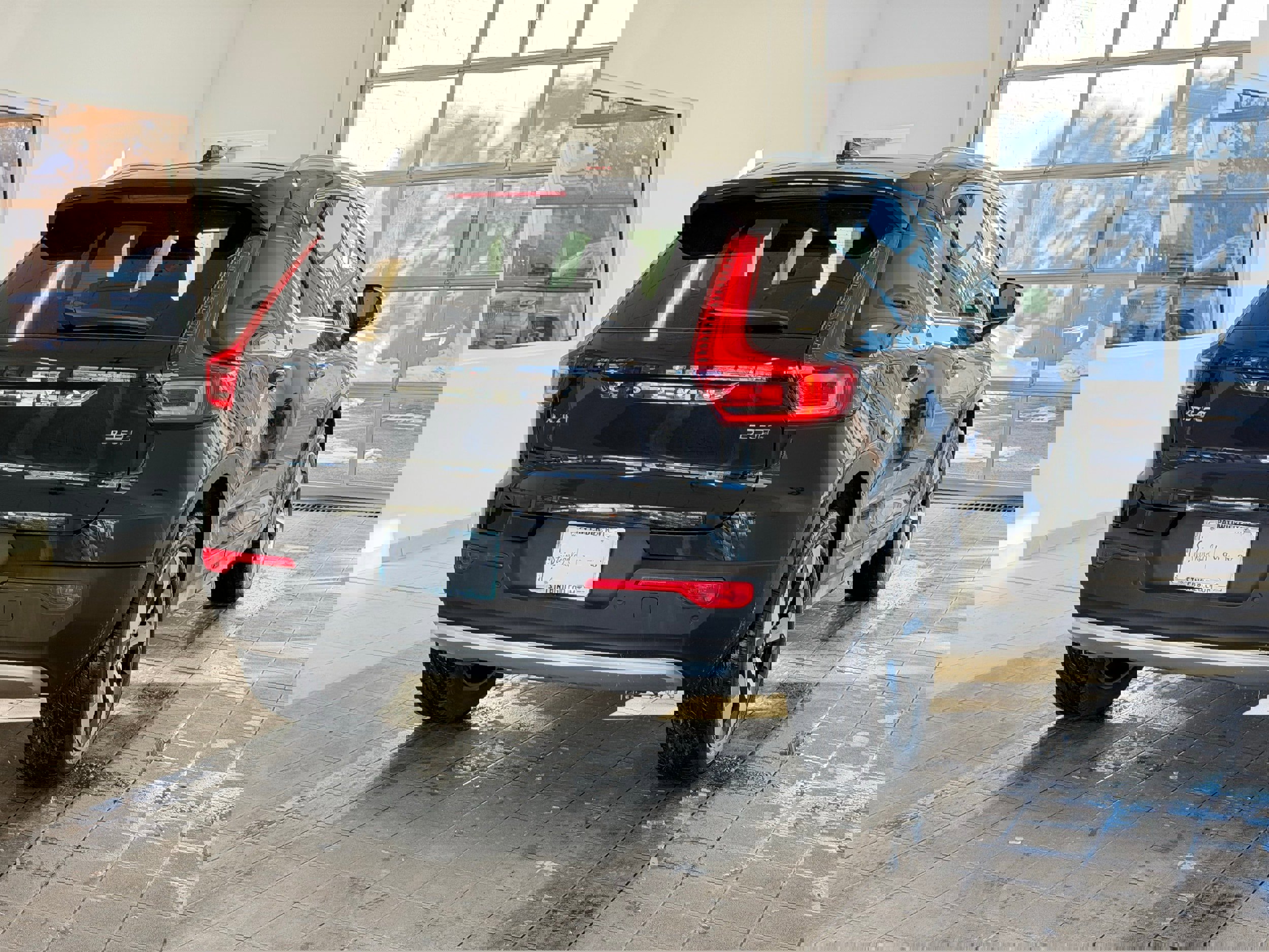 Certified 2025 Volvo XC40 B5 Core w/ Protection Package Premier image 6