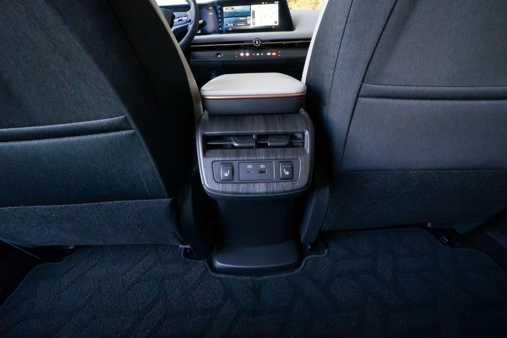 Used 2024 Nissan Ariya AWD image 18