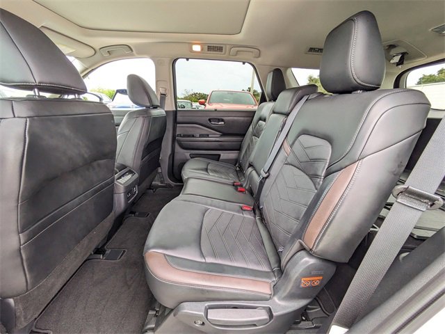 Used 2025 Nissan Pathfinder Platinum w/ Cargo Package image 16