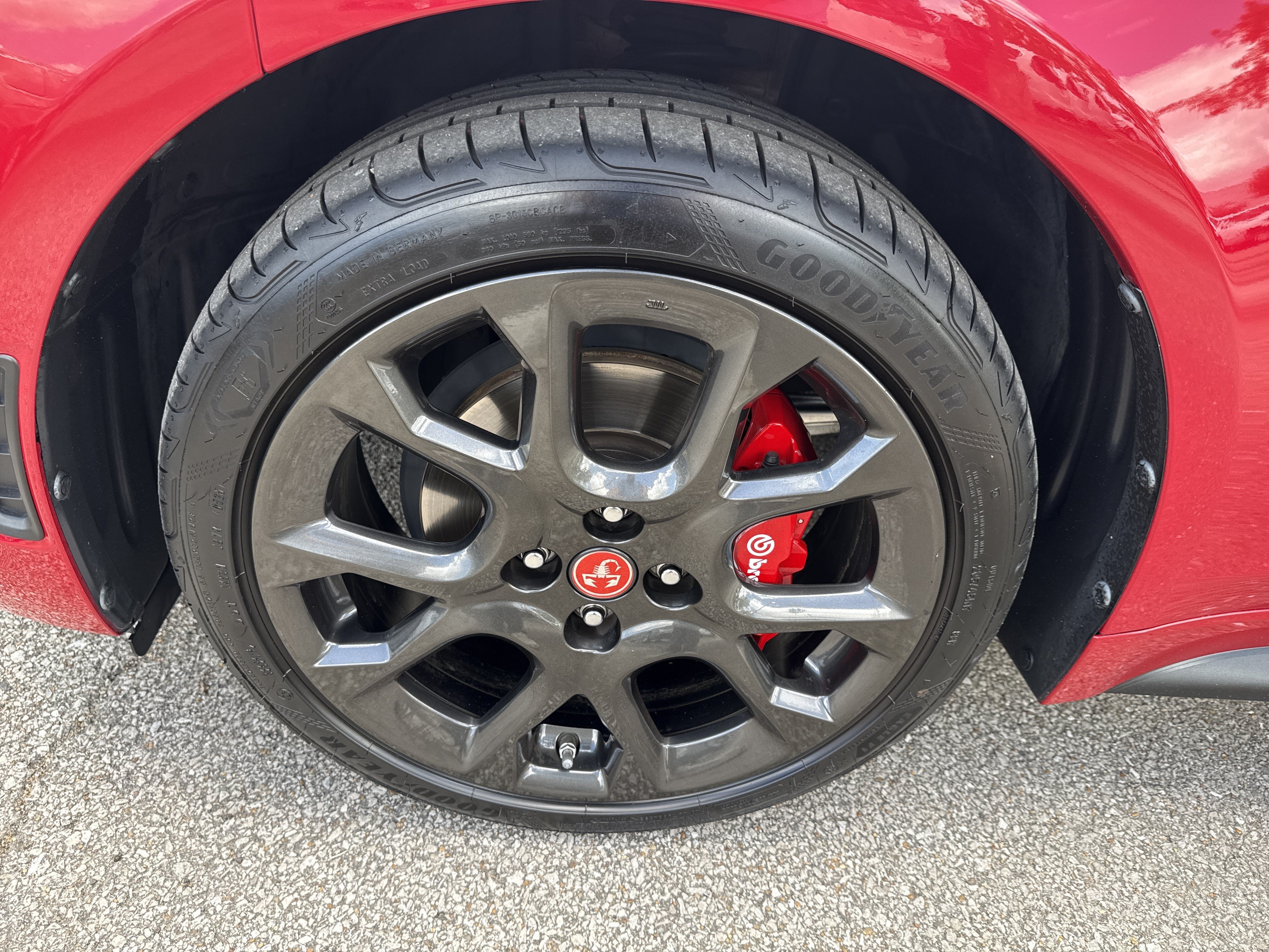 Used 2020 FIAT 124 Spider Abarth RWD image 11