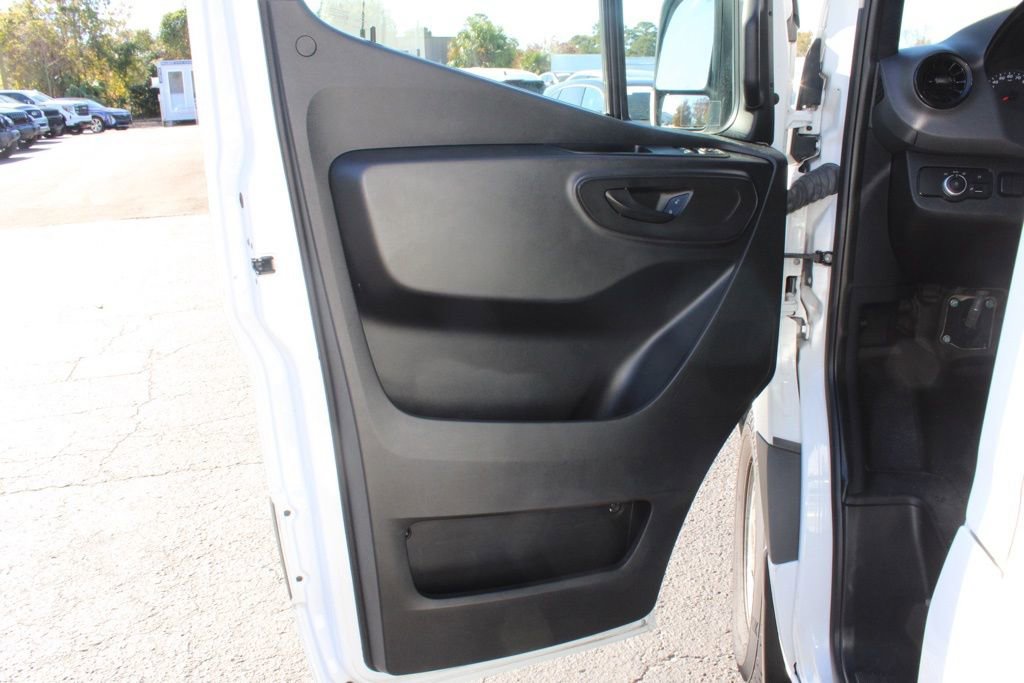 Used 2022 Mercedes-Benz Sprinter 1500 image 43