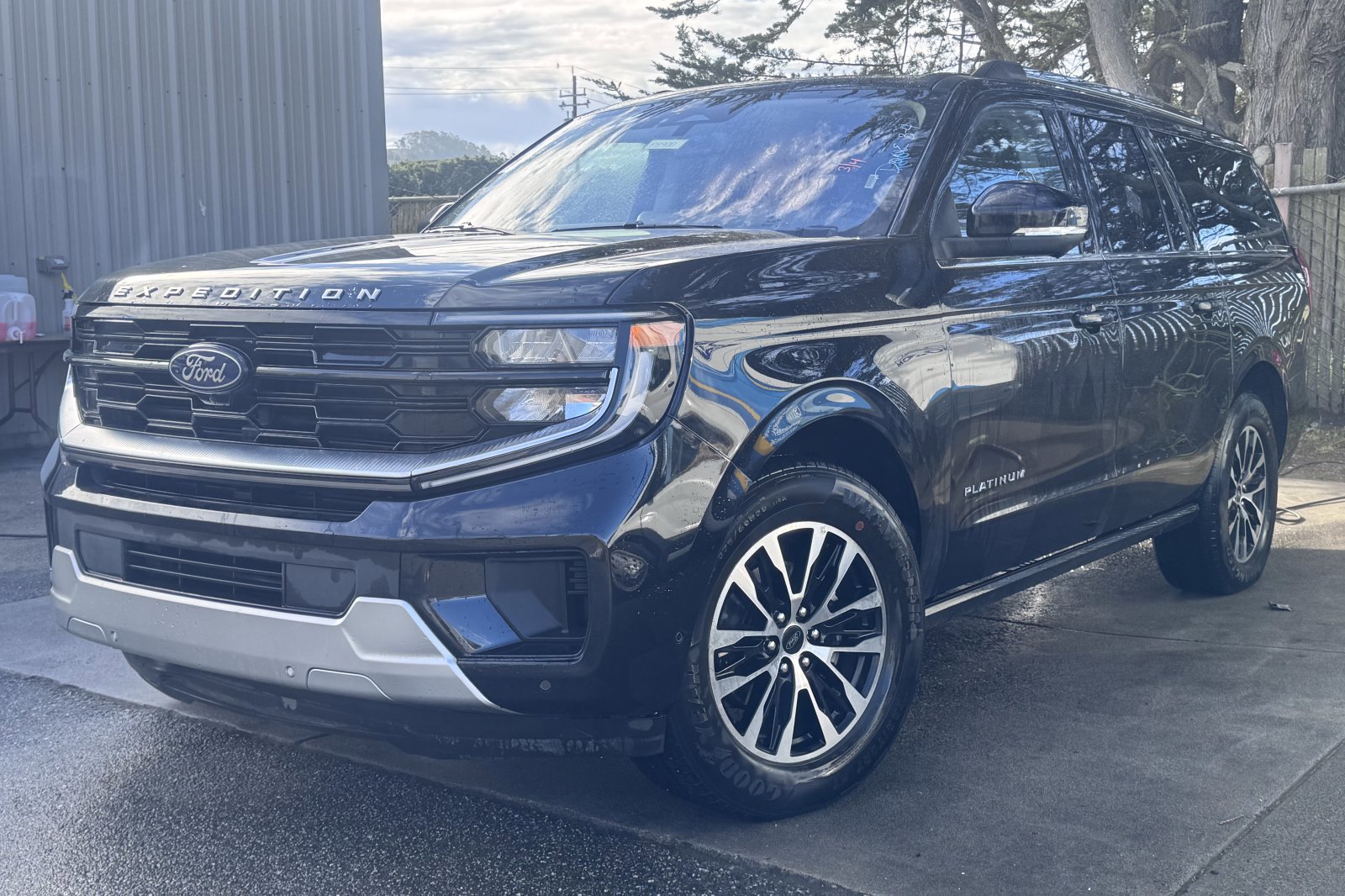 Used 2025 Ford Expedition Max Platinum image 2