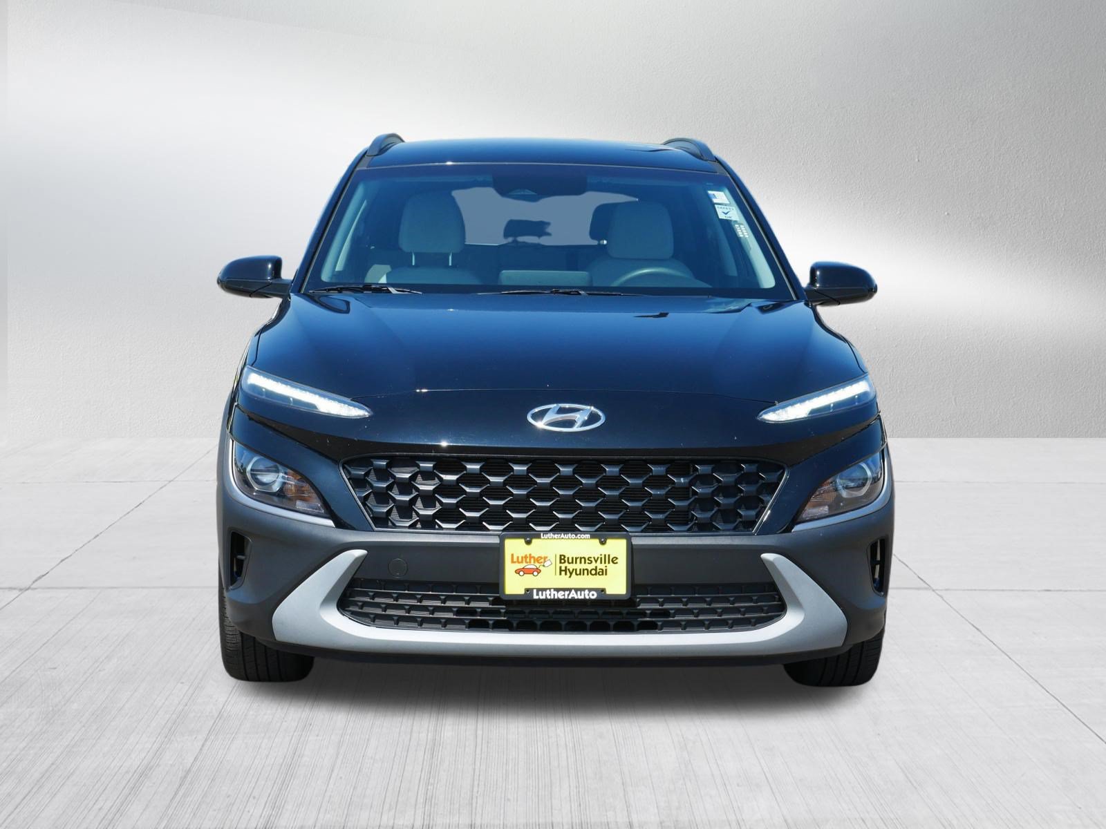 Used 2023 Hyundai Kona SEL FWD image 2