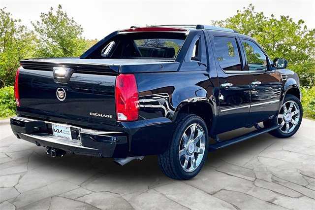 Used 2013 Cadillac Escalade EXT Premium image 2