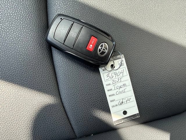 Used 2025 Toyota Corolla Cross XLE FWD image 24