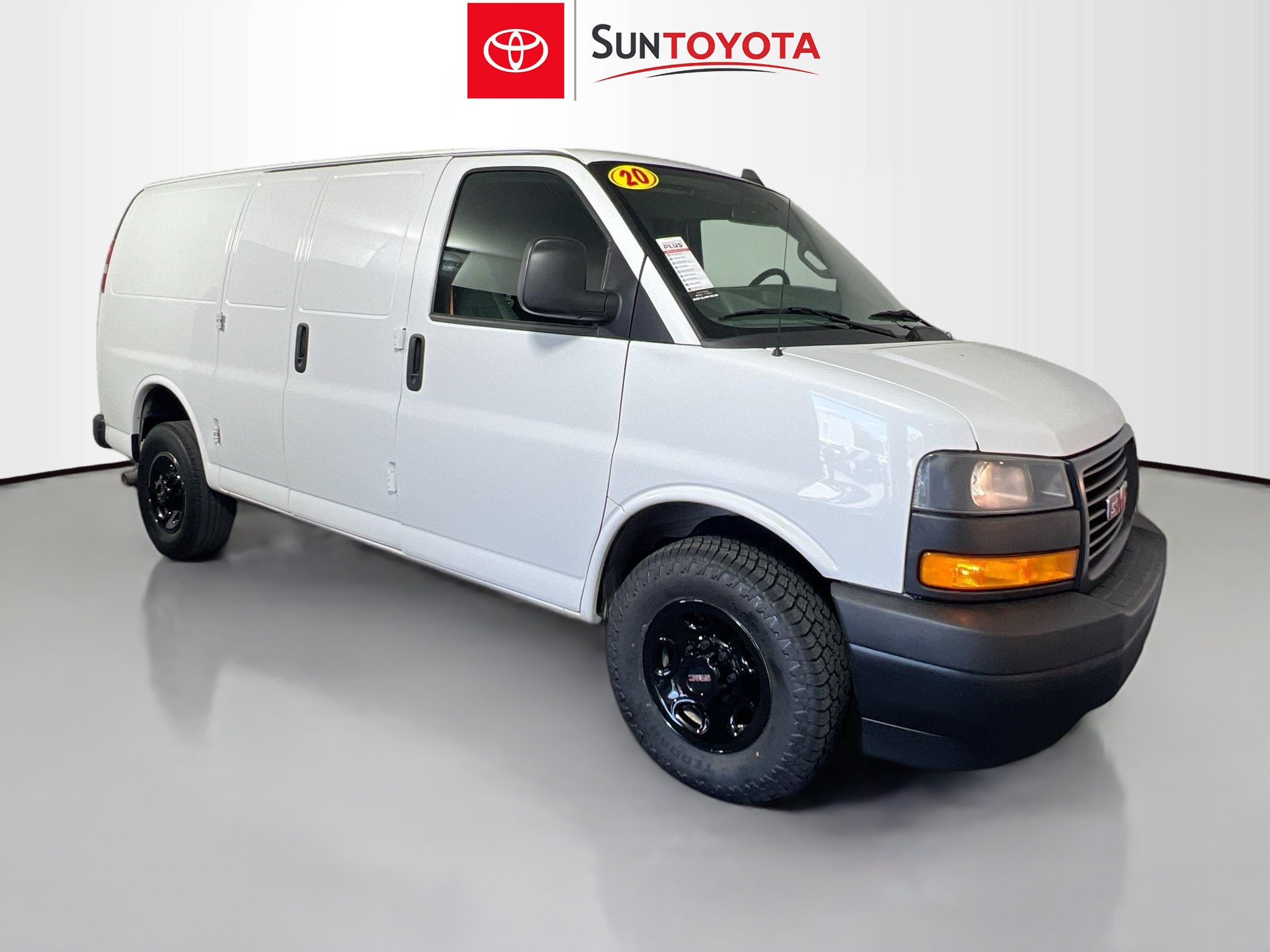 Used 2020 GMC Savana 3500 RWD image 1