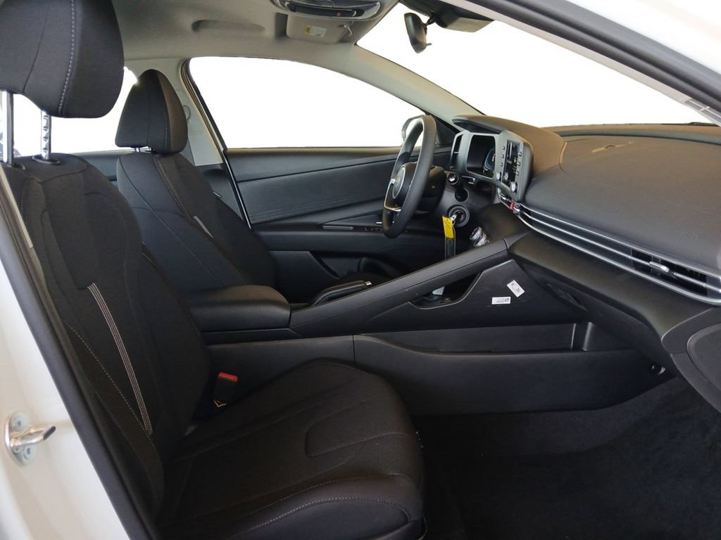 New 2026 Hyundai Elantra SE FWD image 15