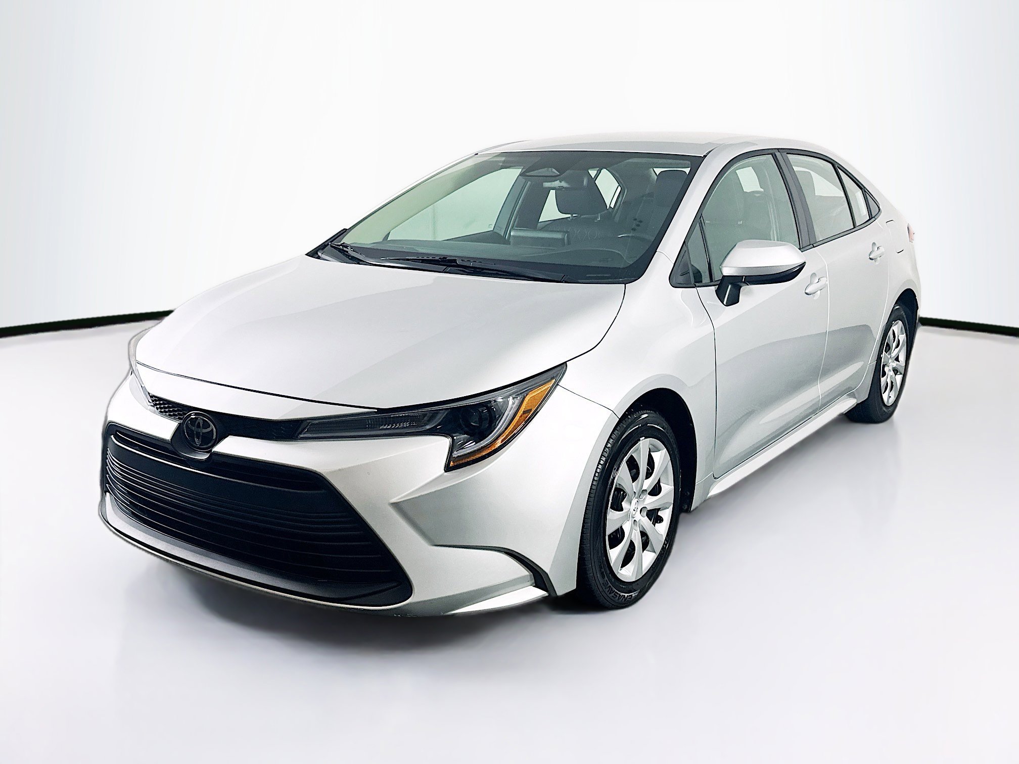 Used 2025 Toyota Corolla LE image 3