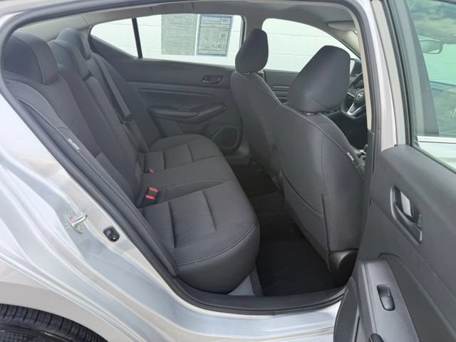 Used 2025 Nissan Altima 2.5 SV FWD image 11