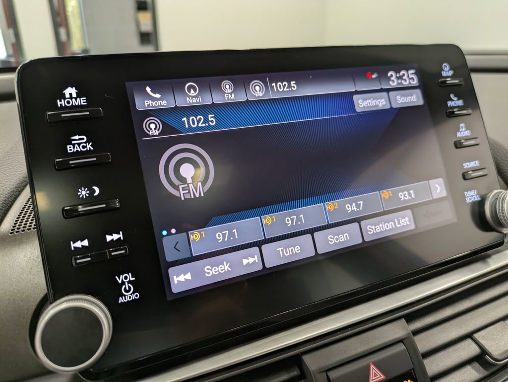 Used 2018 Honda Accord Touring image 12