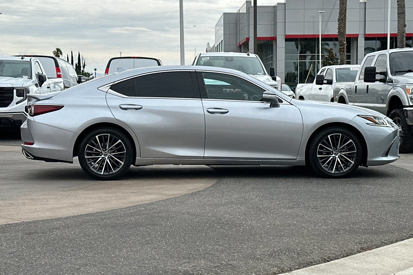 Certified 2023 Lexus ES 350 w/ Accessory Package (Z2) FWD image 3