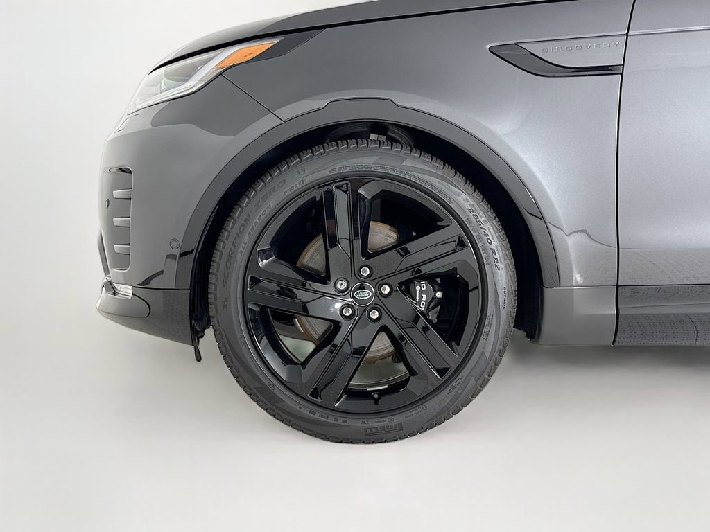 Used 2024 Land Rover Discovery Metropolitan Edition image 26