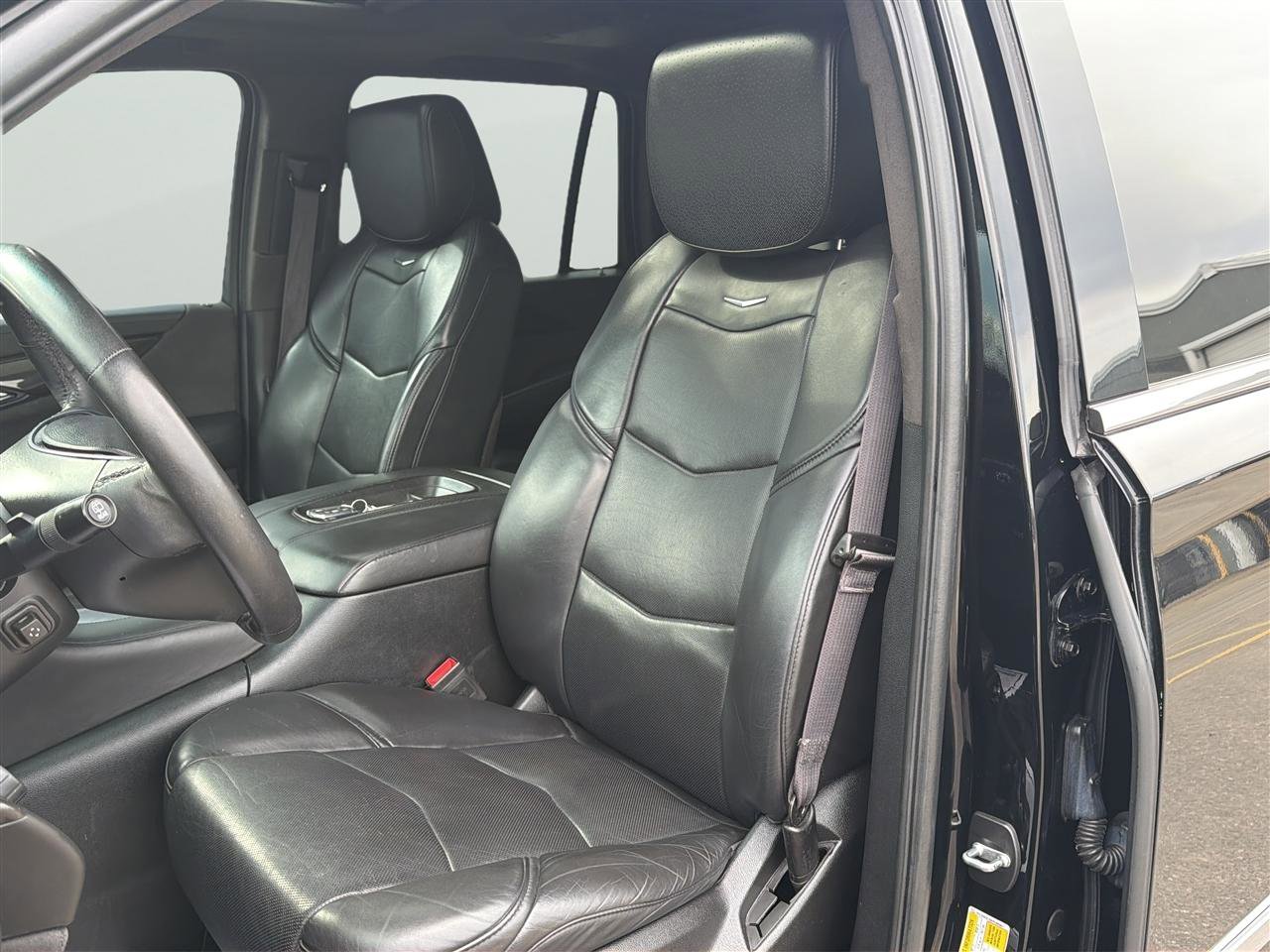 Used 2017 Cadillac Escalade Platinum AWD/4WD image 14