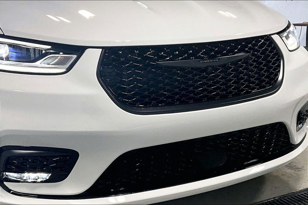 New 2026 Chrysler Pacifica Limited w/ S Appearance Package image 30