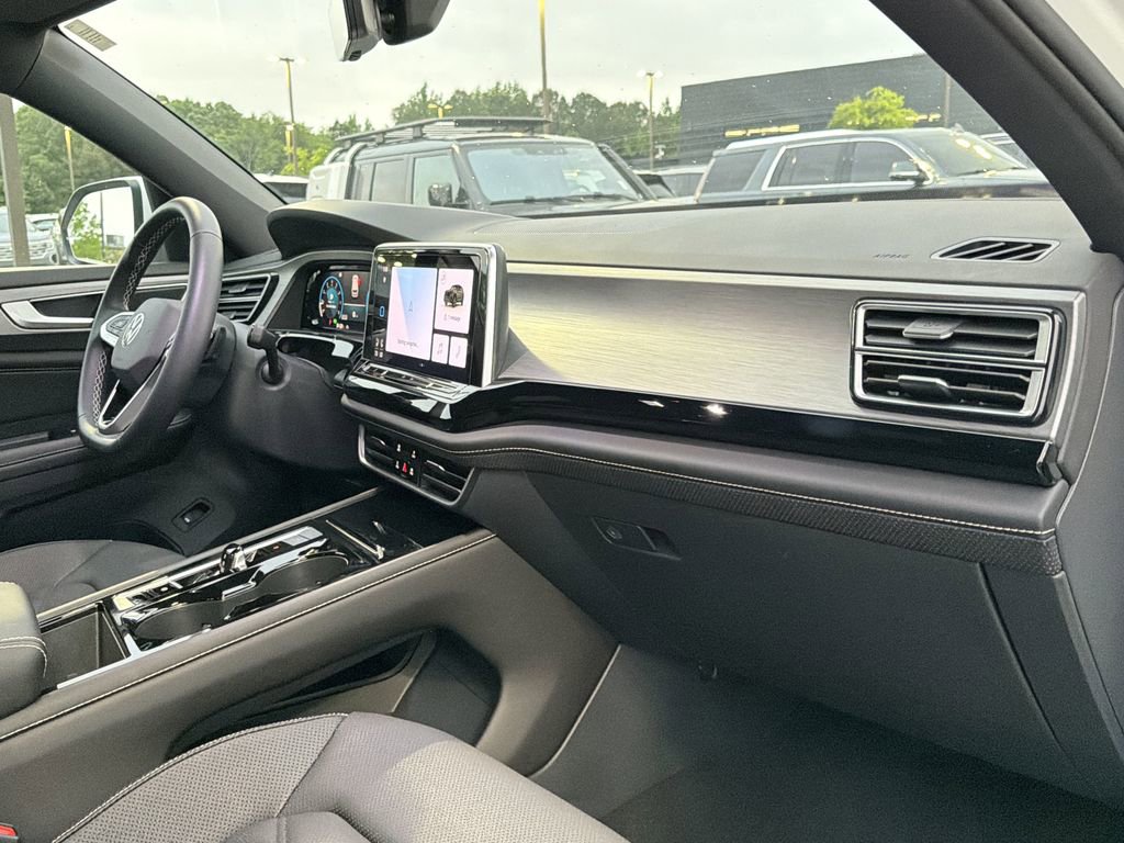 Used 2024 Volkswagen Atlas Cross Sport SE FWD image 19