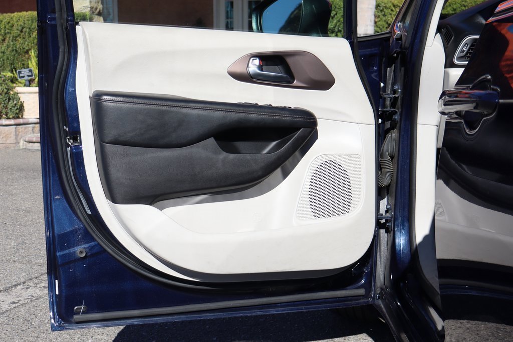 Used 2019 Chrysler Pacifica Touring image 13