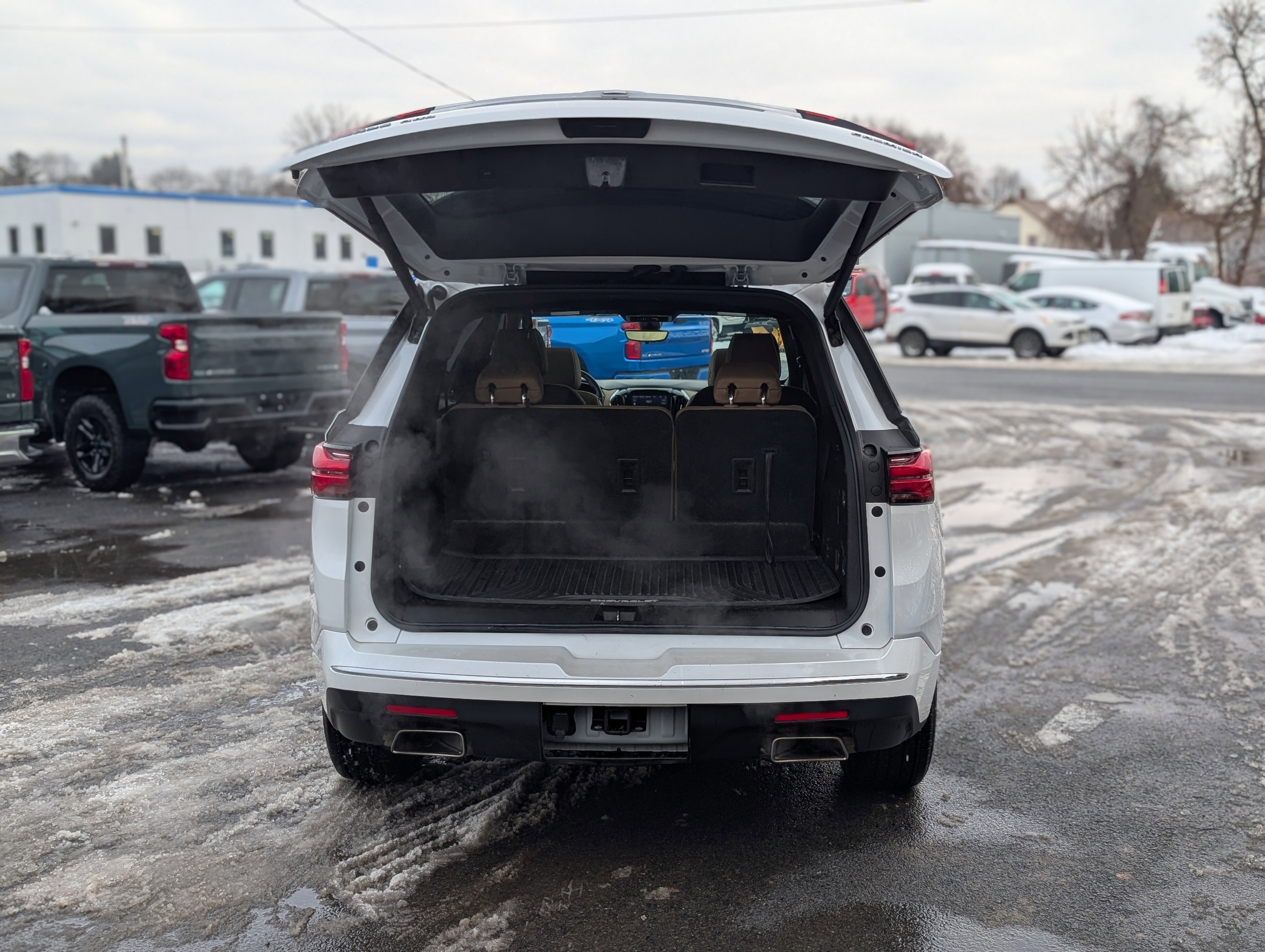 Used 2023 Chevrolet Traverse Premier image 48