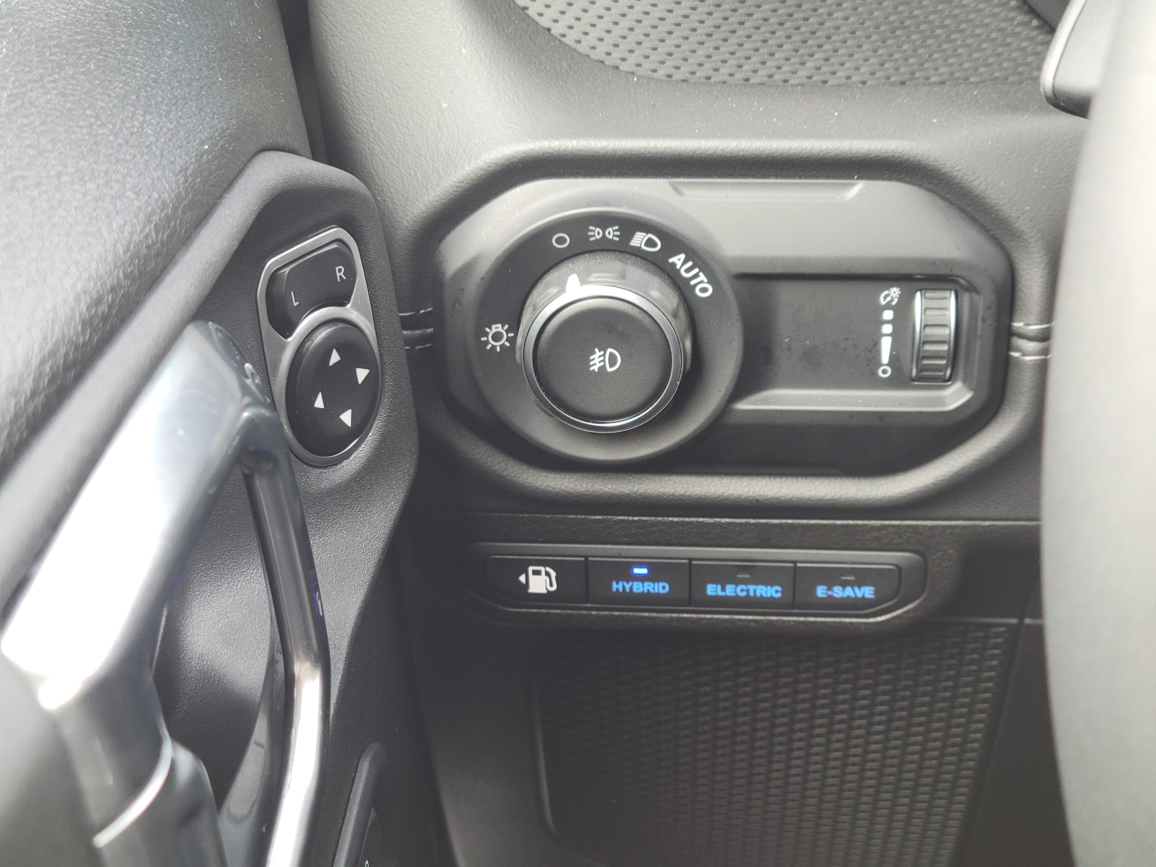 Used 2025 Jeep Wrangler Unlimited Rubicon 4xe w/ Convenience Group AWD/4WD image 10