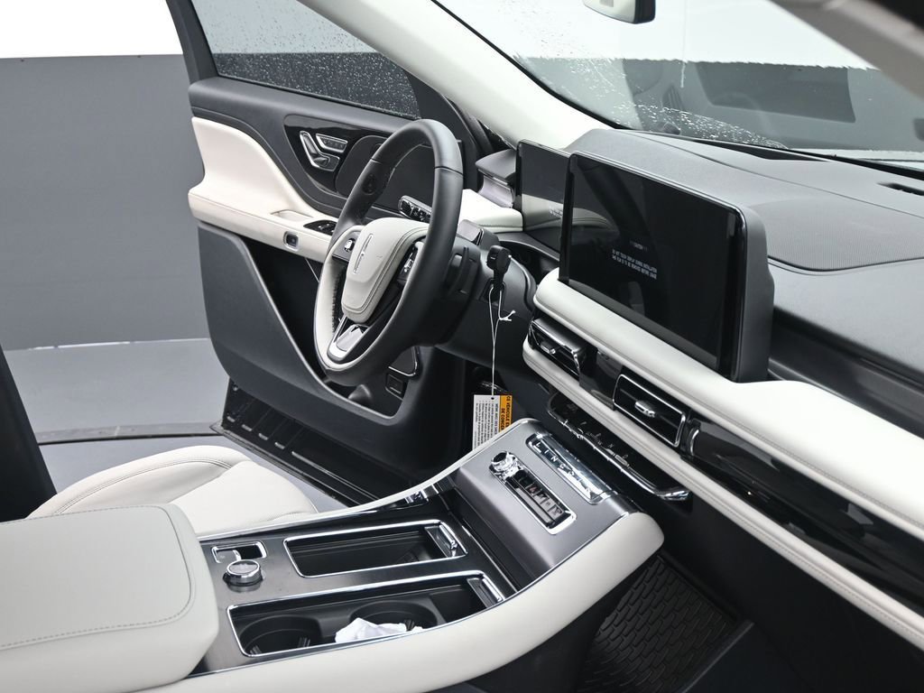 Used 2025 Lincoln Aviator 2WD w/ Equipment Group 101A image 20