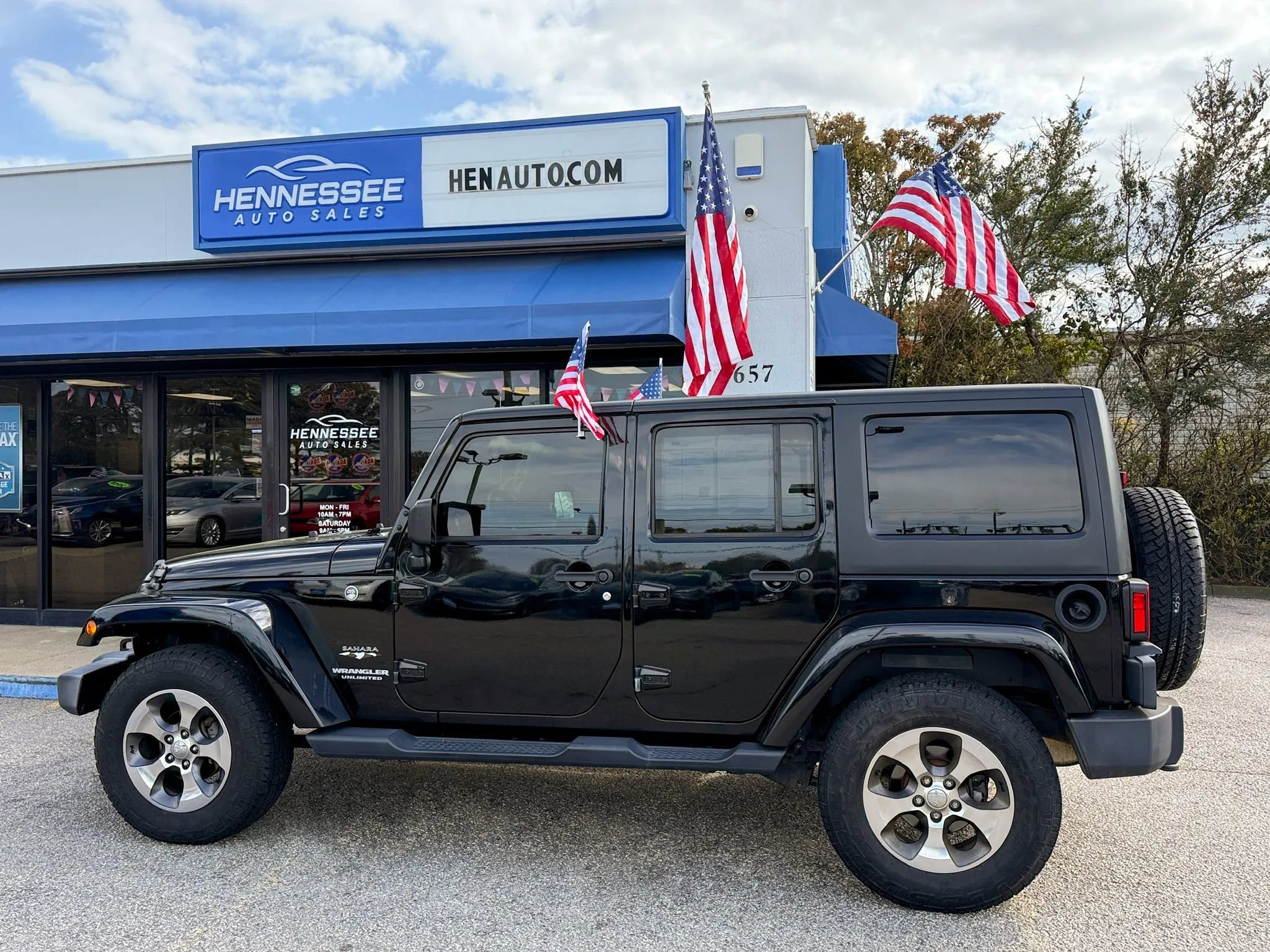 Used 2017 Jeep Wrangler Unlimited Sahara w/ Connectivity Group AWD/4WD image 20