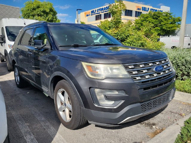 Used 2016 Ford Explorer XLT w/ Equipment Group 202A FWD image 2