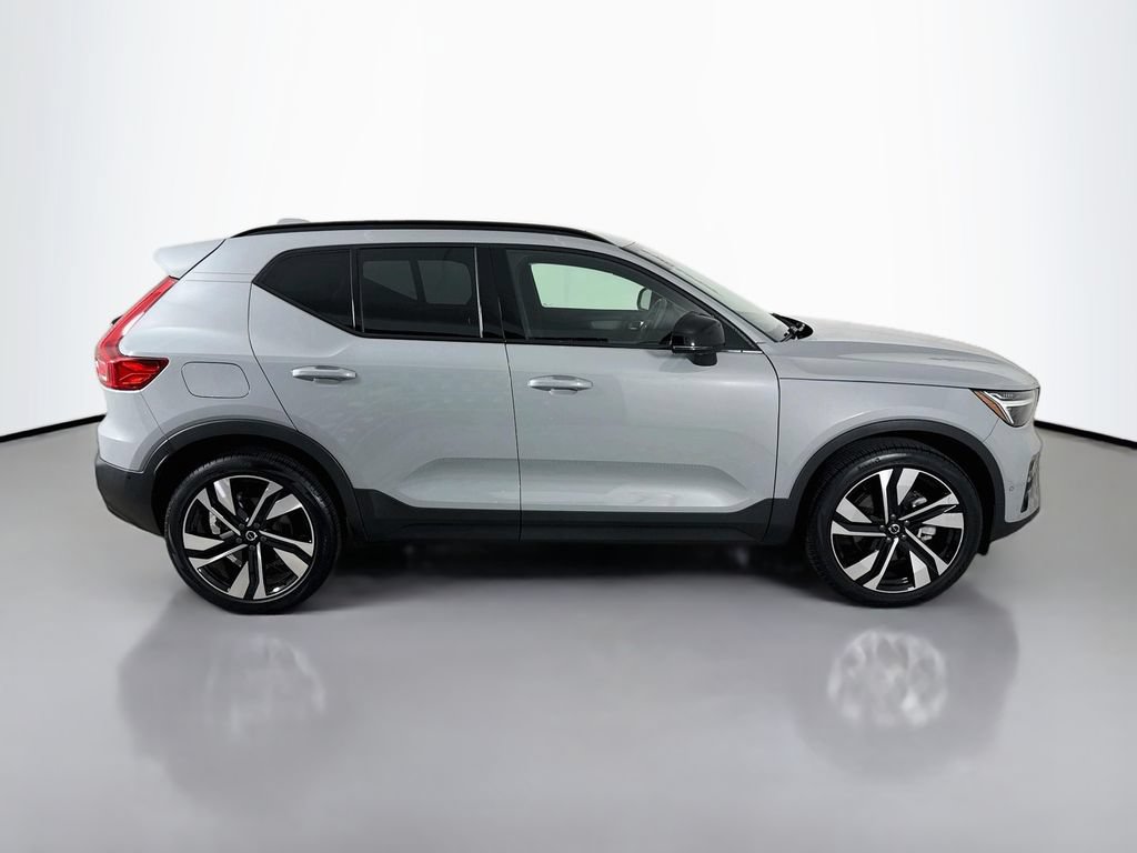 Used 2025 Volvo XC40 B5 Ultra AWD/4WD image 8
