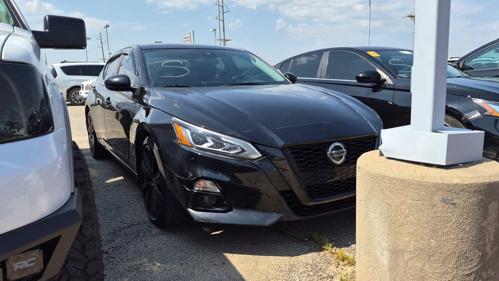 Used 2022 Nissan Altima 2.5 SR w/ Midnight Edition Package AWD/4WD image 2
